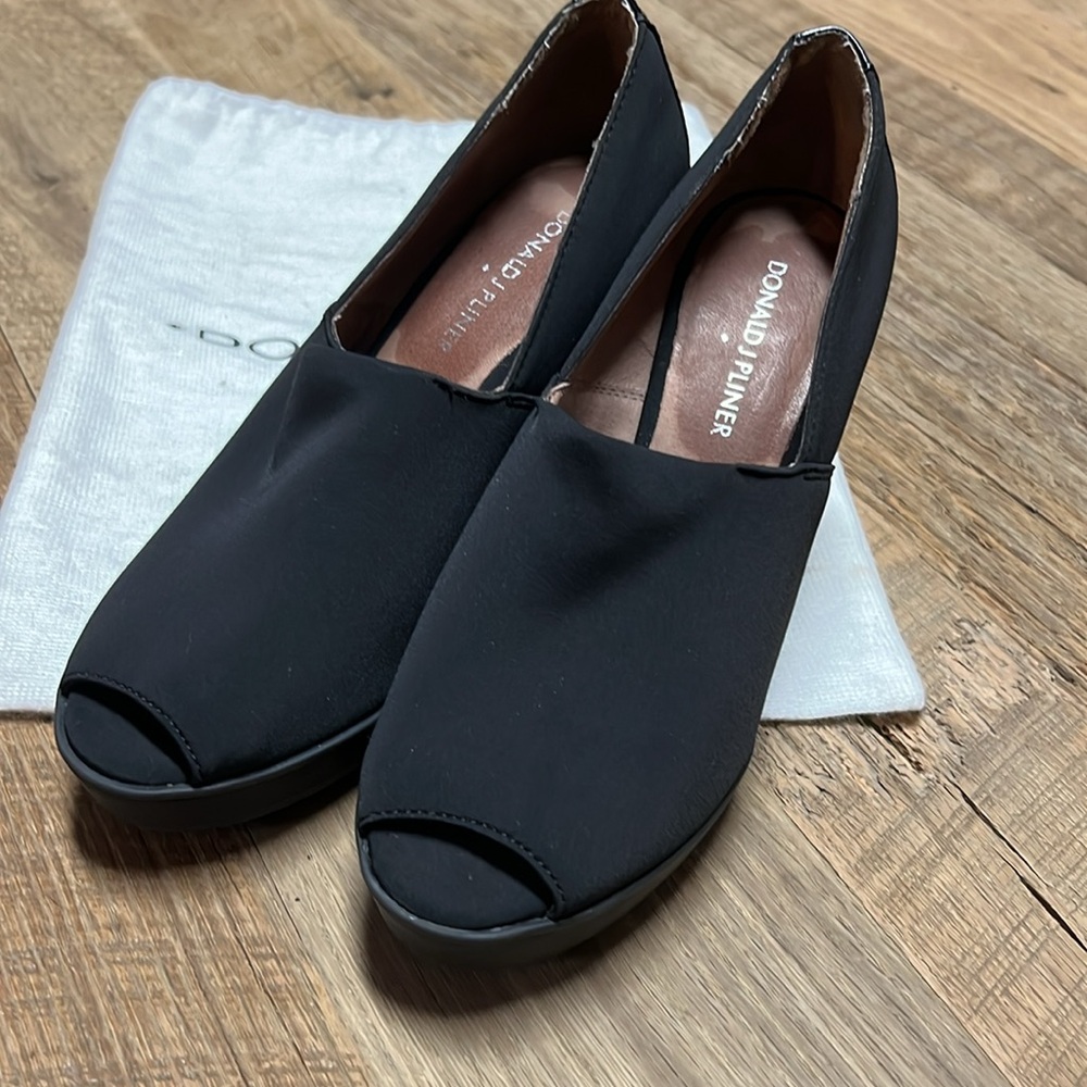 Donald Pliner 6.5 Wedge